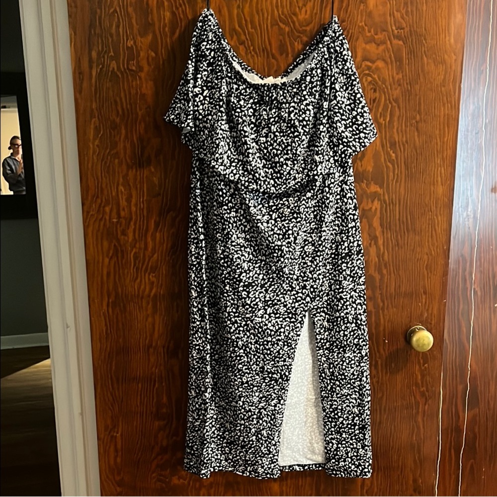 EUC Women’s O'Neill Black and White Strapless Sheath Midi Dress Size L